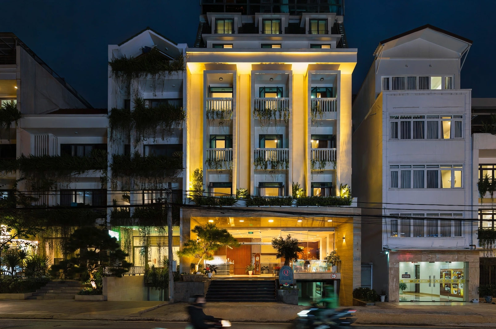 QHotel Celine Express